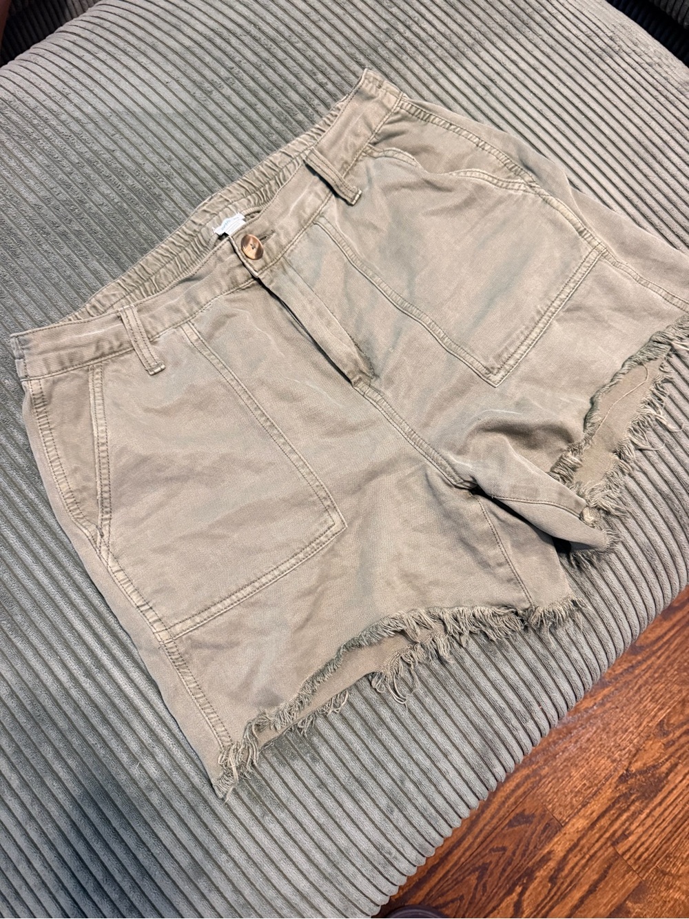 Aerie Olive Frayed Hem Denim Shorts Size M/M